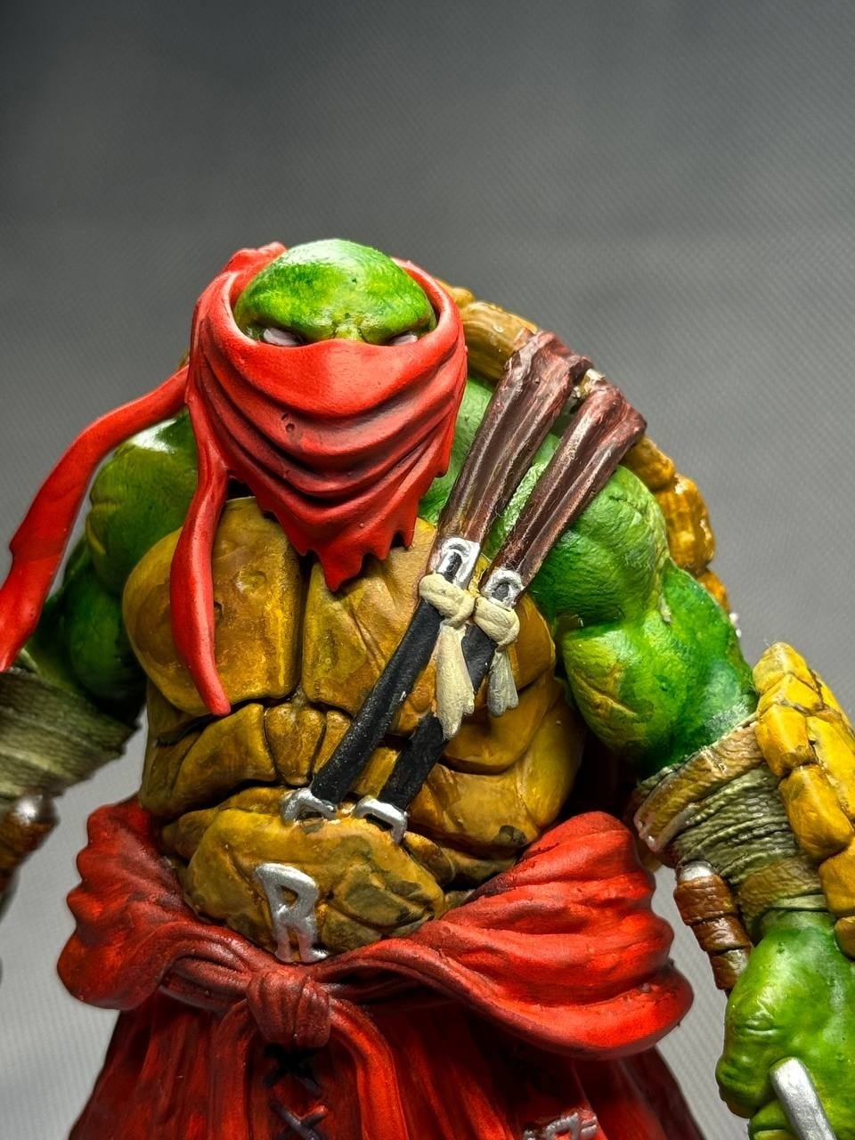 3D фигурка Рафаэля (Raphael) с саями из Черепашек-ниндзя, ручная покраска