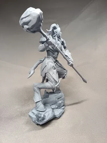 3D статуэтка паладина-дренея Ирель (Yrel) из World of Warcraft, ручная покраска доспехов