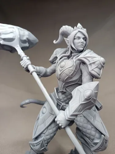 3D статуэтка паладина-дренея Ирель (Yrel) из World of Warcraft, ручная покраска доспехов