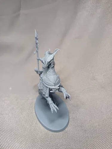 Миниатюра командира Ультрамаринов (Ultramarines Captain) из Warhammer 40000, ручная покраска