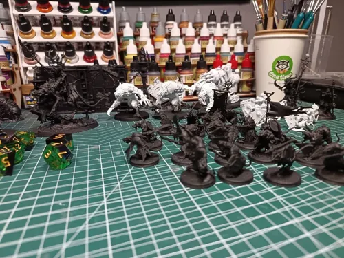 Миниатюра крысолюда Скавена (Skaven) из вселенной Warhammer, фотополимерная печать и покраска