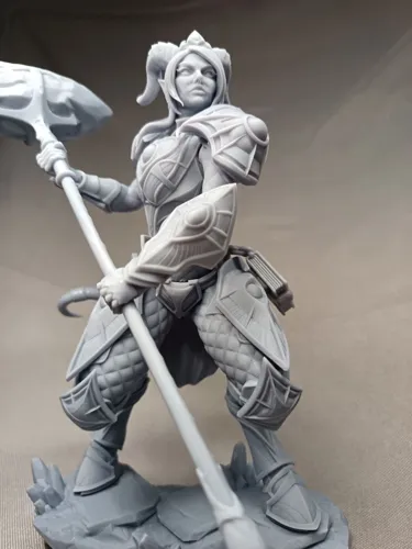 3D статуэтка паладина-дренея Ирель (Yrel) из World of Warcraft, ручная покраска доспехов