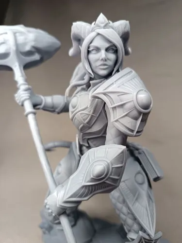 3D статуэтка паладина-дренея Ирель (Yrel) из World of Warcraft, ручная покраска доспехов