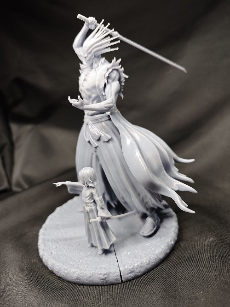 Парная 3D статуэтка Кенпачи Зараки (Kenpachi Zaraki) и Ячиру (Yachiru) из аниме Блич, фотополимерная печать и покраска