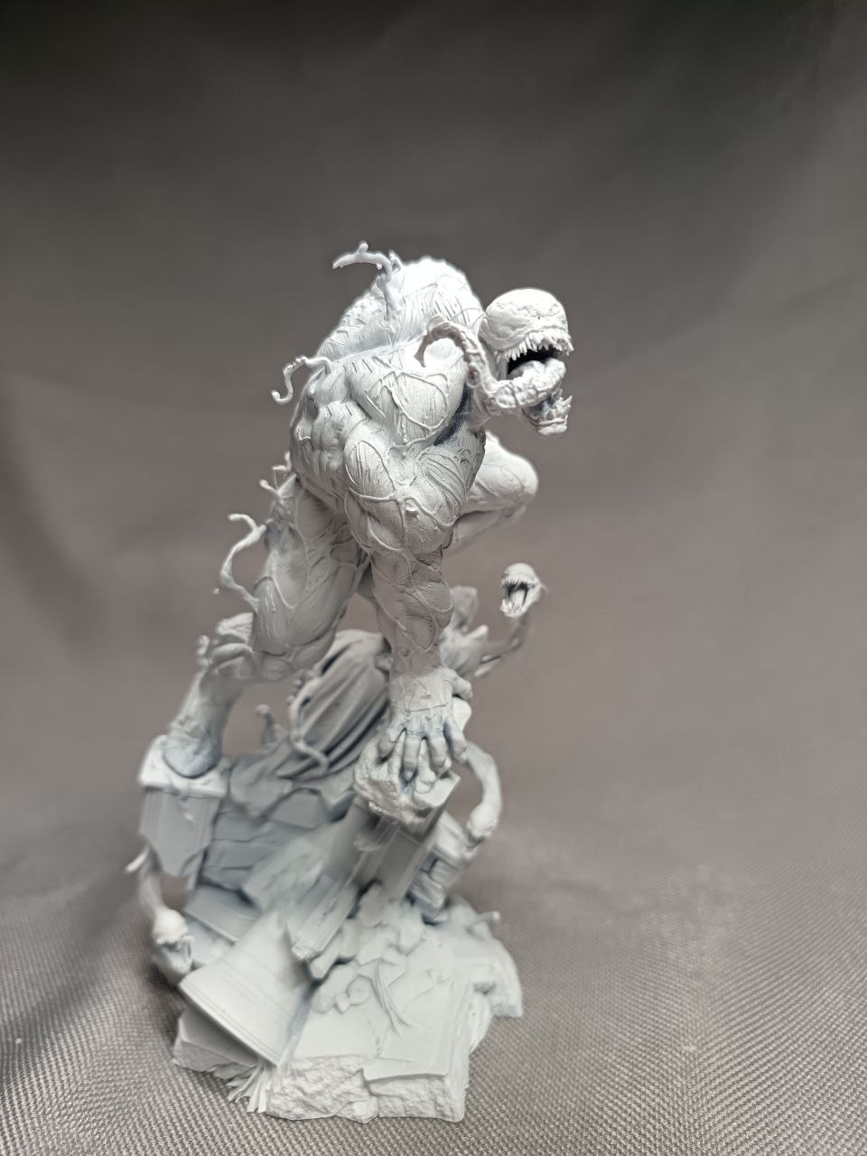 Динамичная 3D диорама с Веномом (Venom) из Marvel, фотополимерная печать и сложная покраска