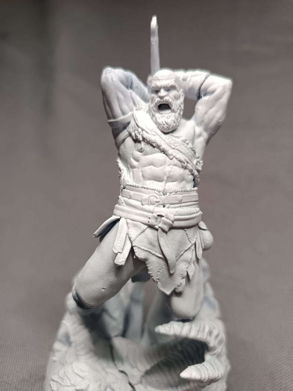 Детализированная 3D статуэтка Кратоса (Kratos) из God of War, ручная роспись татуировок и брони