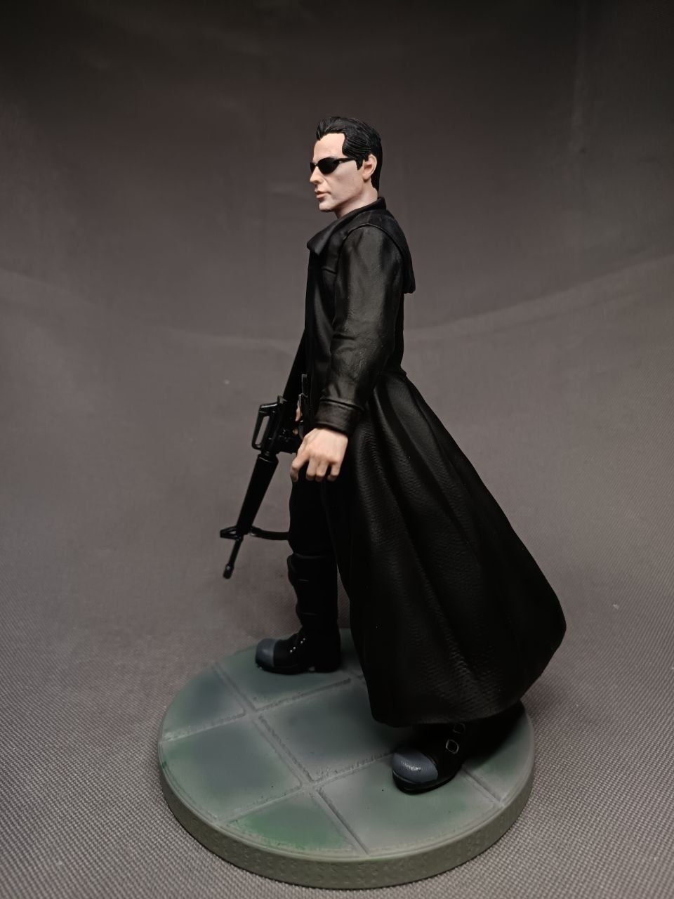 3D фигурка Нео (Neo) из фильма Матрица в плаще, ручная покраска
