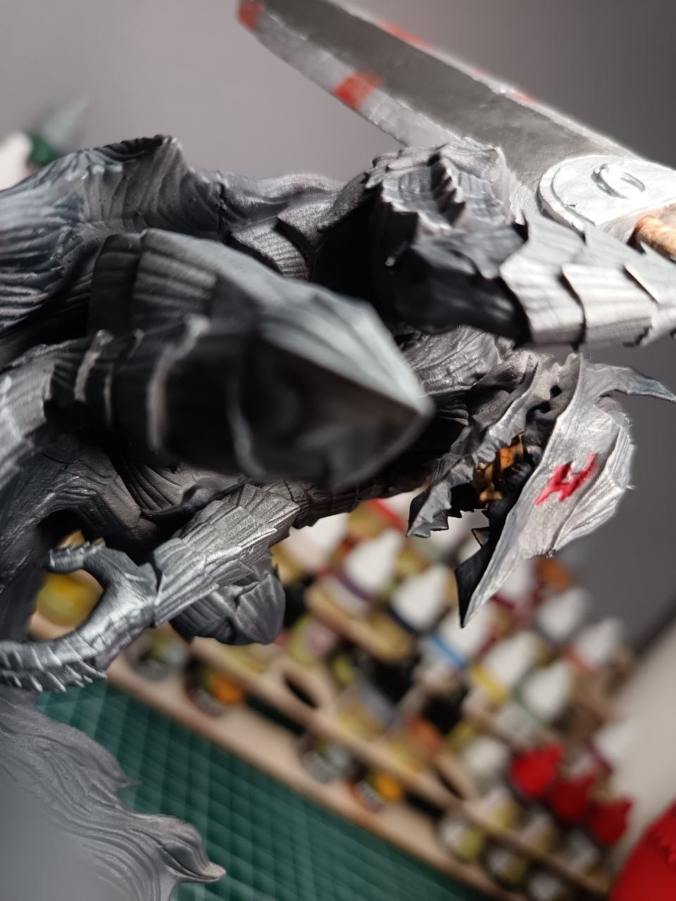 Эпичная 3D статуэтка Гатса (Guts) в броне Берсерка, фотополимерная печать и брутальная покраска