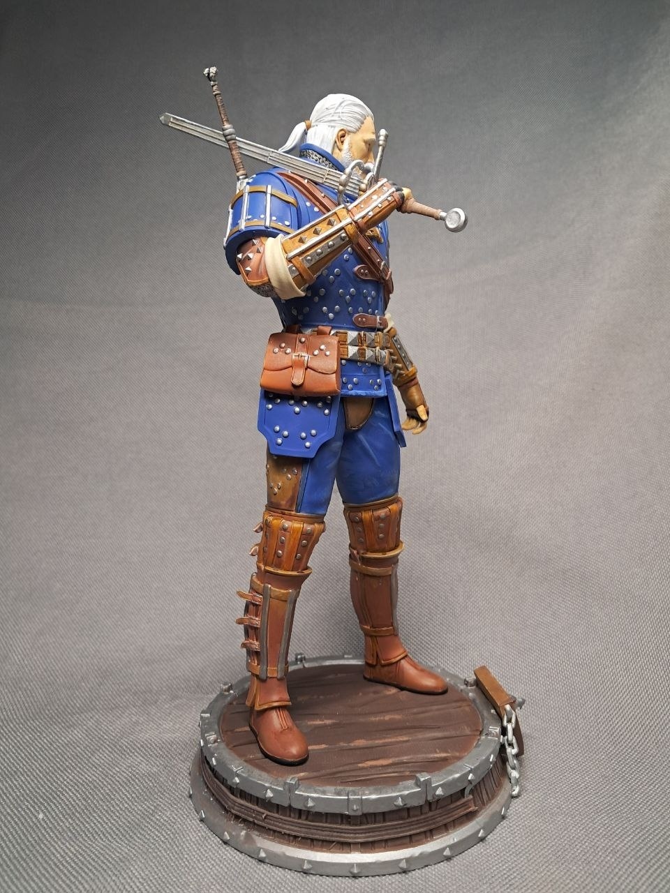 3D статуэтка Геральта (Geralt) в доспехах Школы Кота из Ведьмак 3, ручная роспись