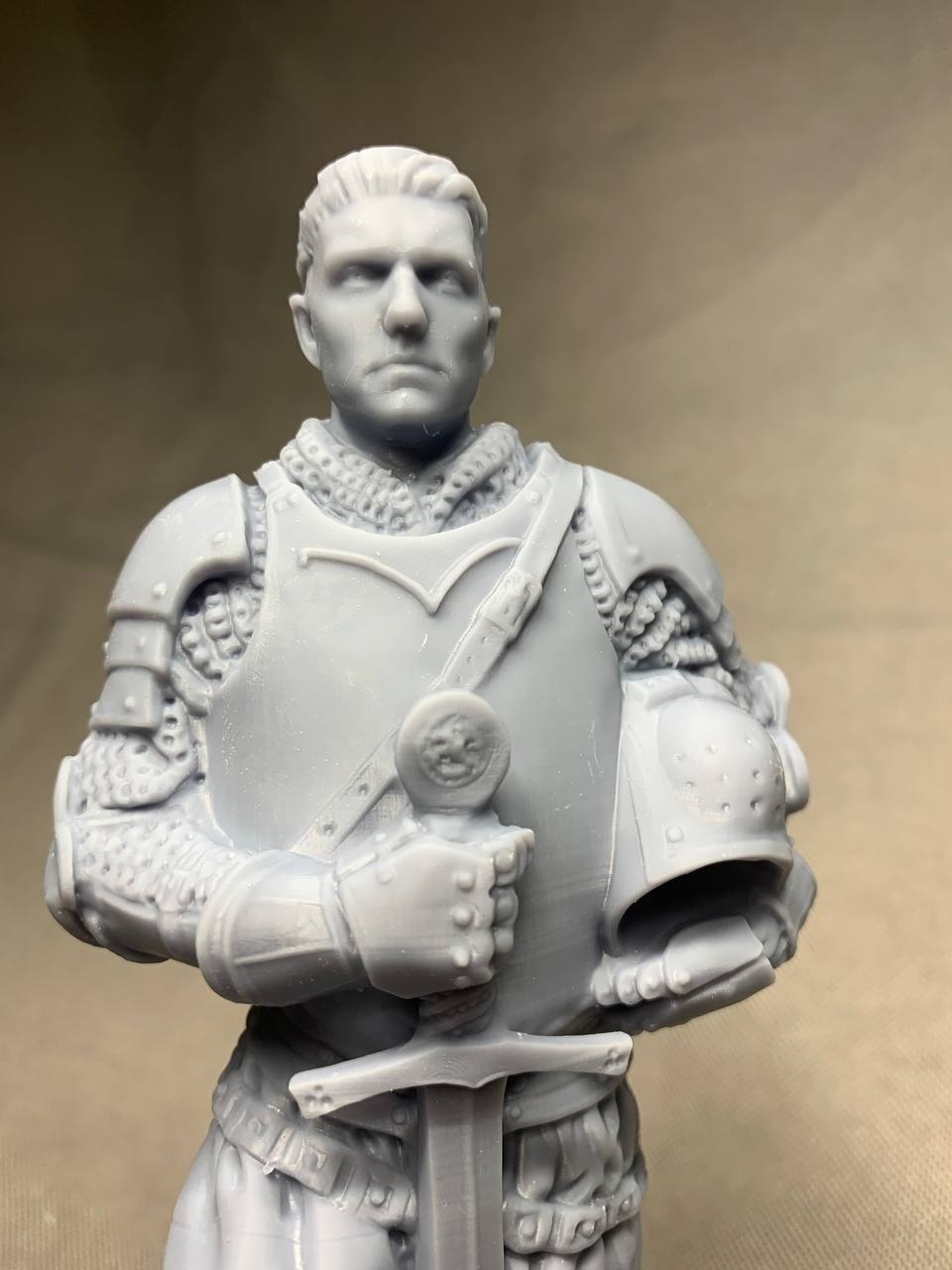 3D фигурка Индржиха (Henry of Skalitz) из игры Kingdom Come: Deliverance, ручная роспись доспехов