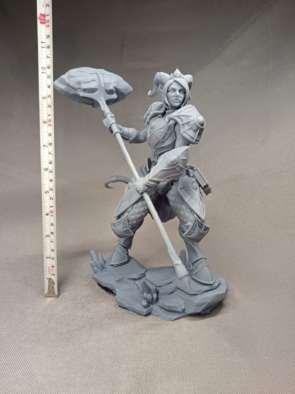 3D статуэтка паладина-дренея Ирель (Yrel) из World of Warcraft, ручная покраска доспехов