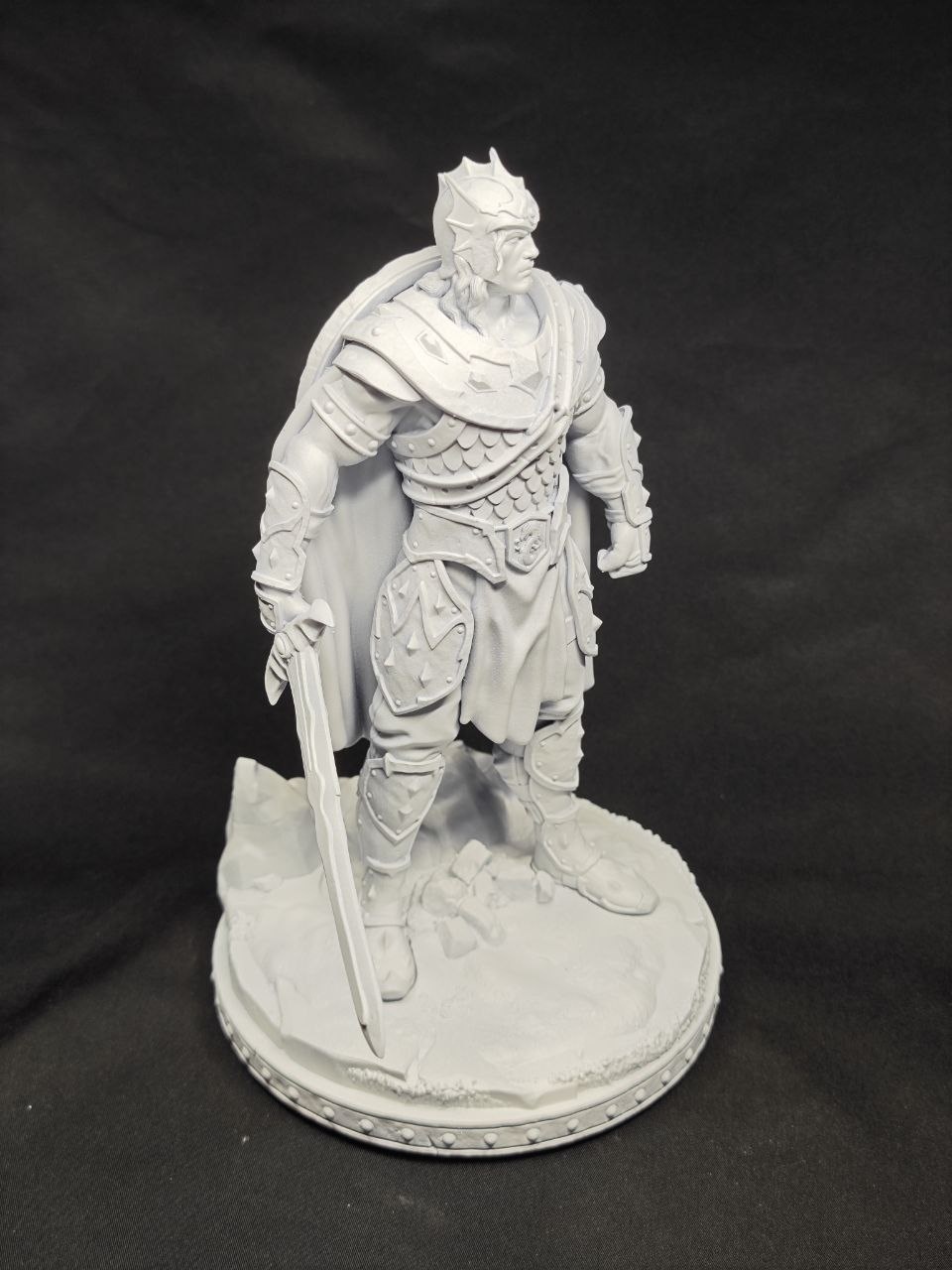 3D фигурка воина Карамона Маджере (Caramon Majere) из Саги о Копье (Dragonlance), ручная роспись