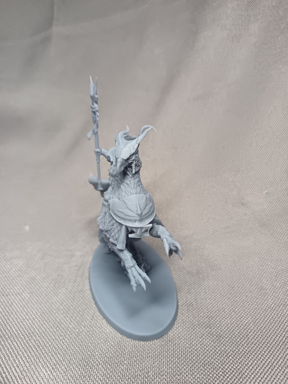 Миниатюра командира Ультрамаринов (Ultramarines Captain) из Warhammer 40000, ручная покраска