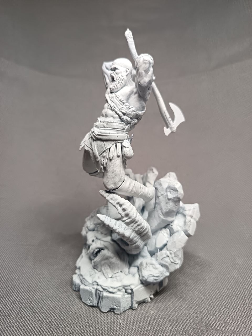 Детализированная 3D статуэтка Кратоса (Kratos) из God of War, ручная роспись татуировок и брони