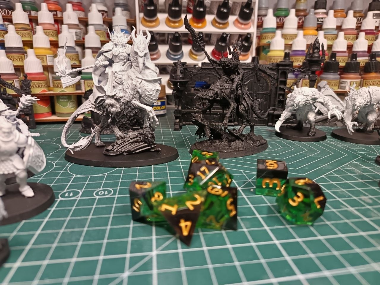 Миниатюра крысолюда Скавена (Skaven) из вселенной Warhammer, фотополимерная печать и покраска