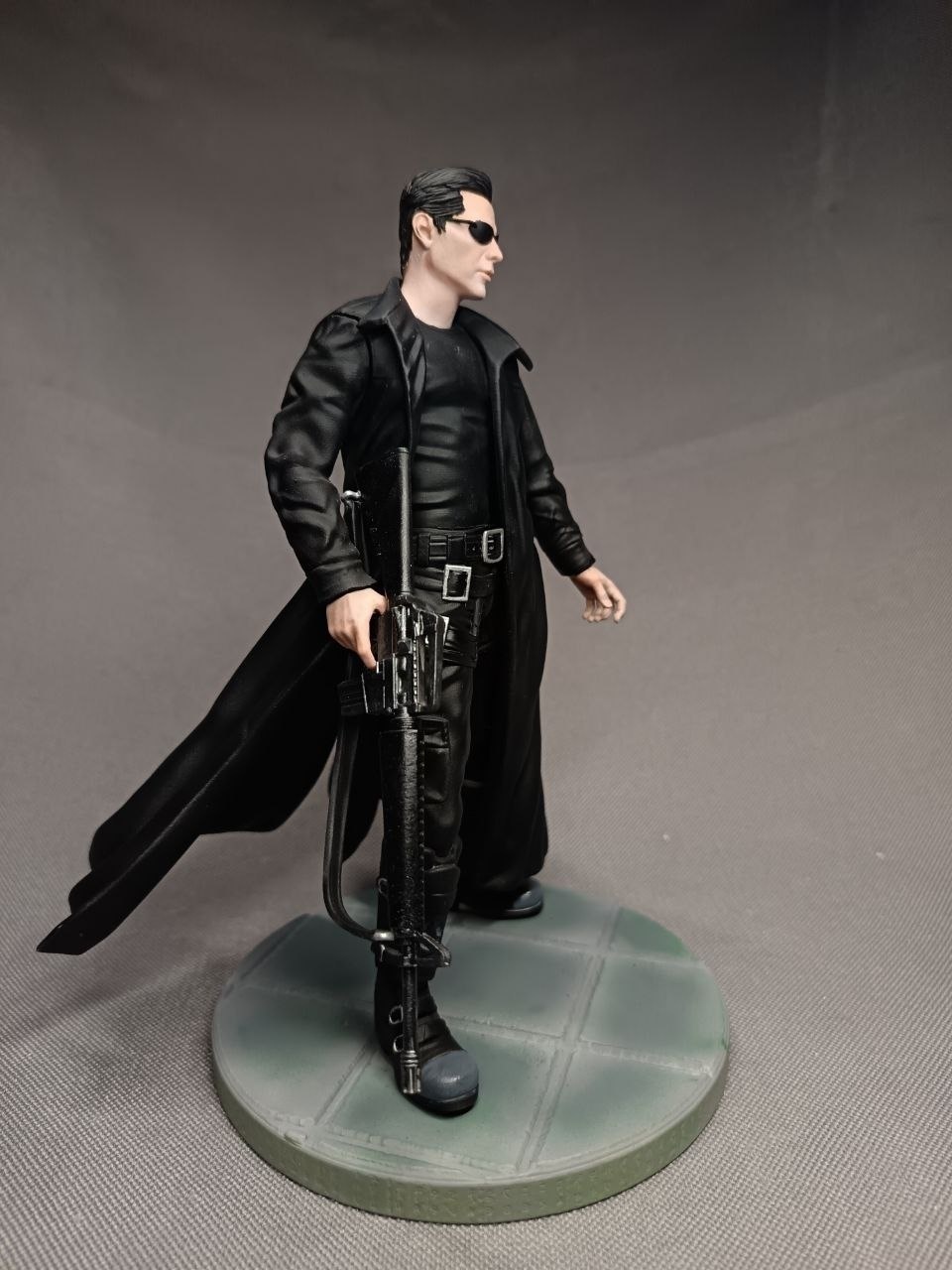 3D фигурка Нео (Neo) из фильма Матрица в плаще, ручная покраска