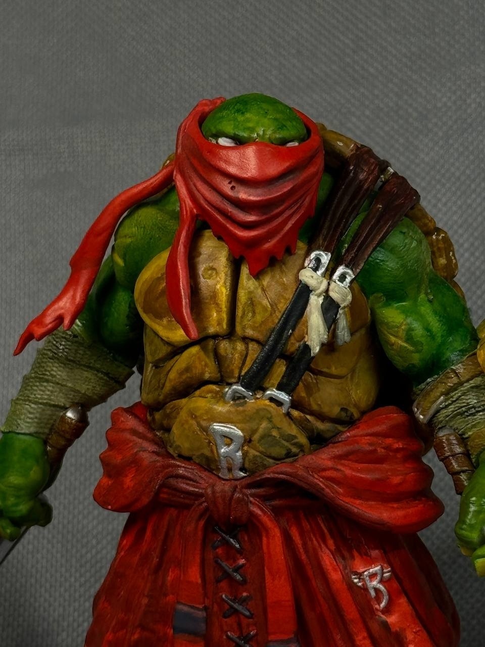 3D фигурка Рафаэля (Raphael) с саями из Черепашек-ниндзя, ручная покраска