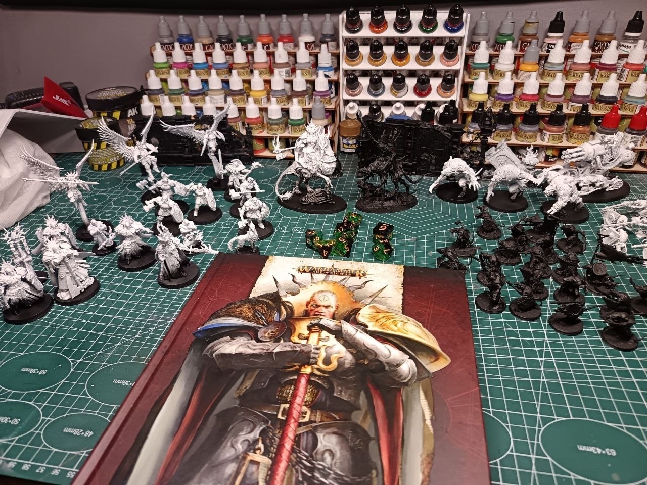 Миниатюра крысолюда Скавена (Skaven) из вселенной Warhammer, фотополимерная печать и покраска