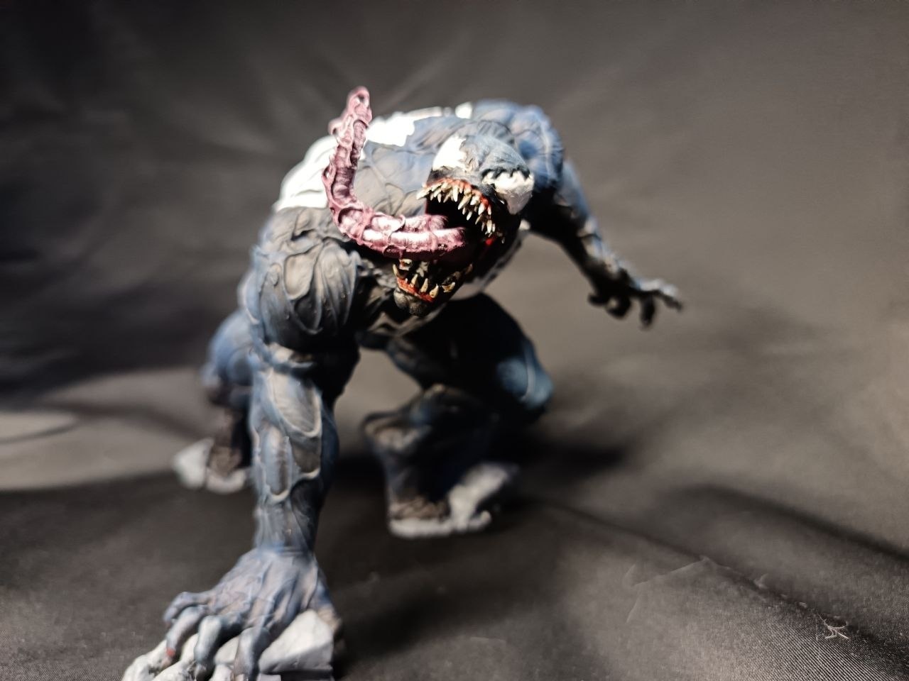 Кастомная 3D статуэтка Венома (Venom) из комиксов Marvel, ручная покраска и лакировка