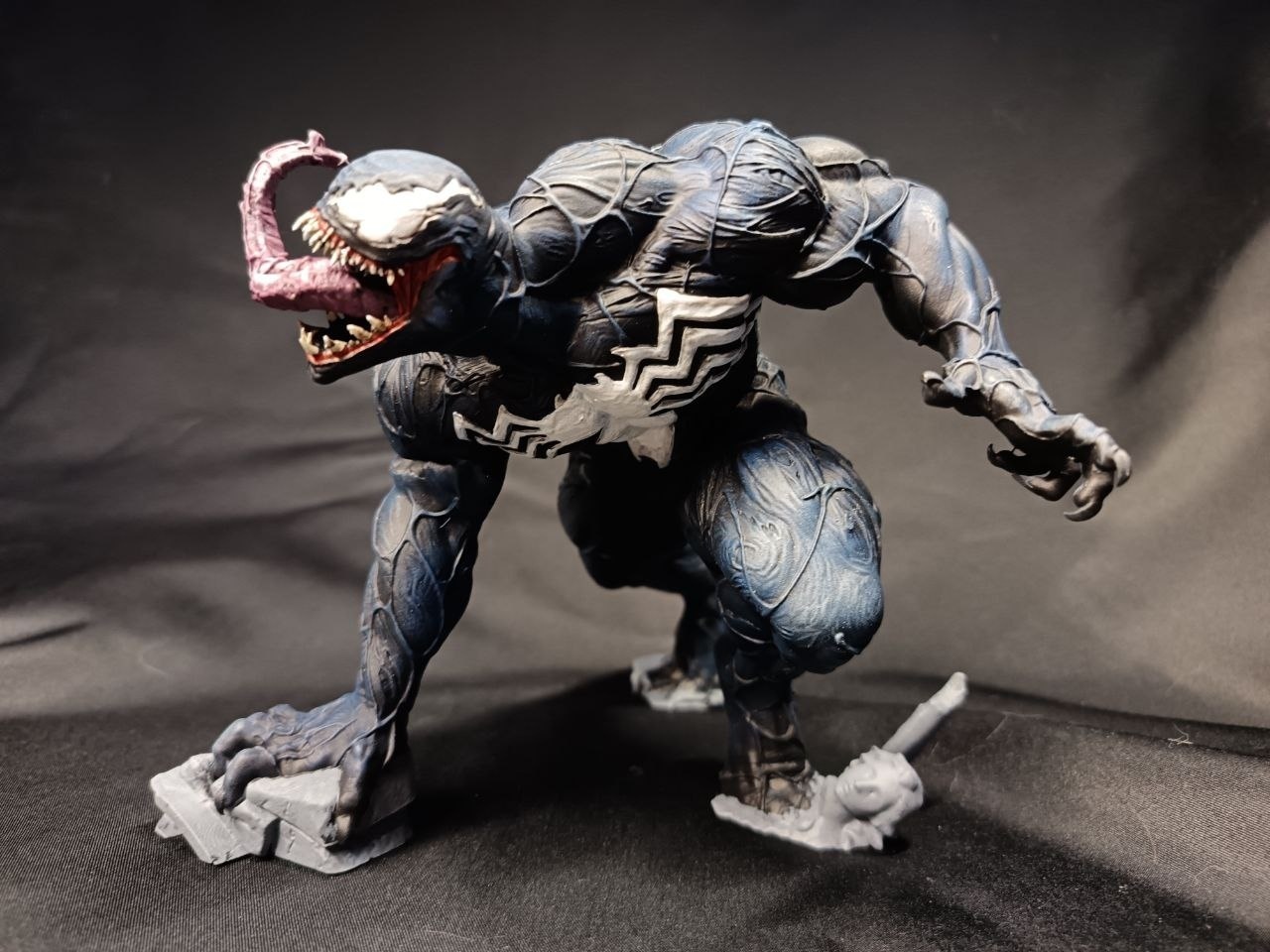 Кастомная 3D статуэтка Венома (Venom) из комиксов Marvel, ручная покраска и лакировка