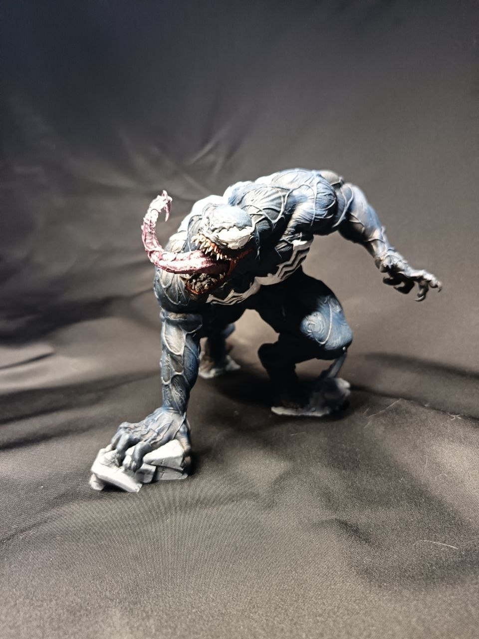 Кастомная 3D статуэтка Венома (Venom) из комиксов Marvel, ручная покраска и лакировка