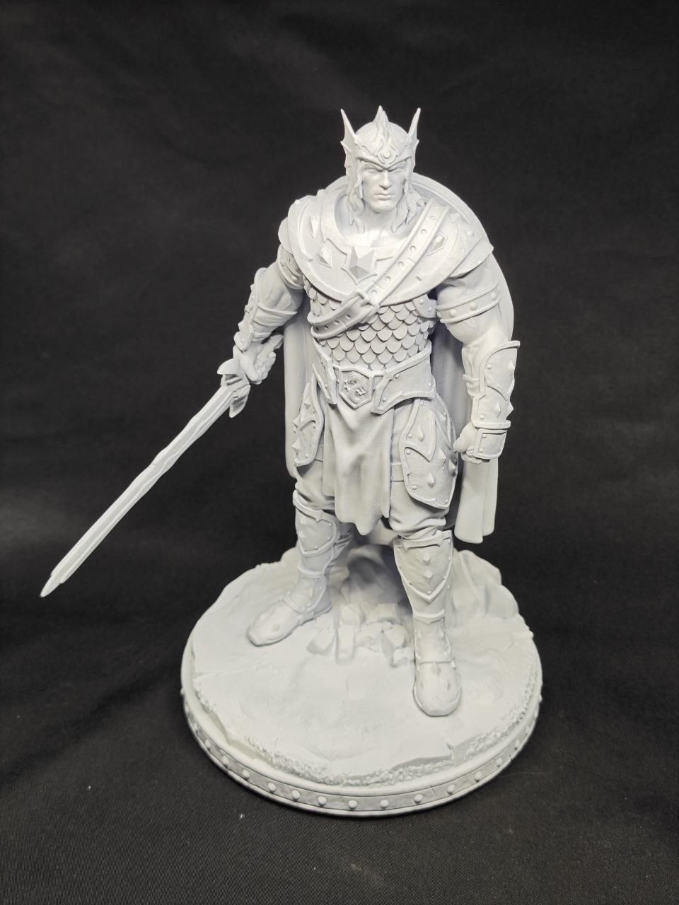 3D фигурка воина Карамона Маджере (Caramon Majere) из Саги о Копье (Dragonlance), ручная роспись