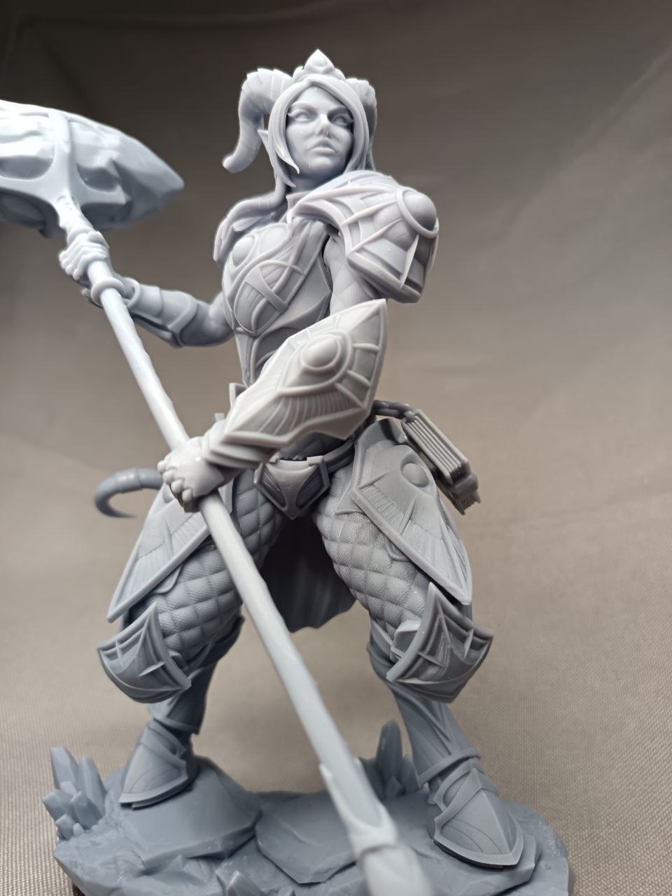 3D статуэтка паладина-дренея Ирель (Yrel) из World of Warcraft, ручная покраска доспехов